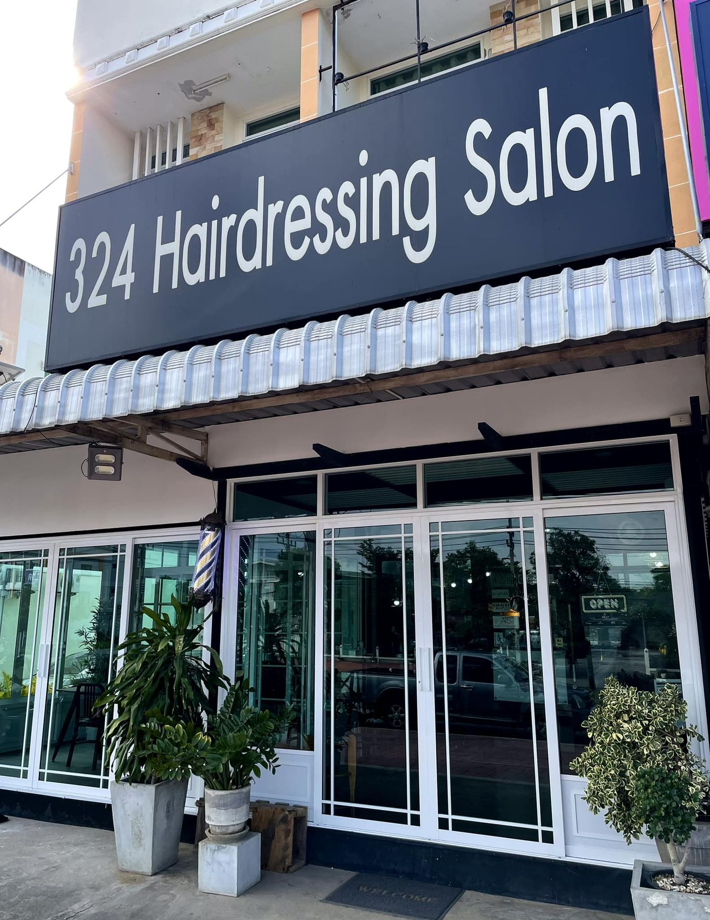 หน้าร้าน 324 Hairdressing Salon